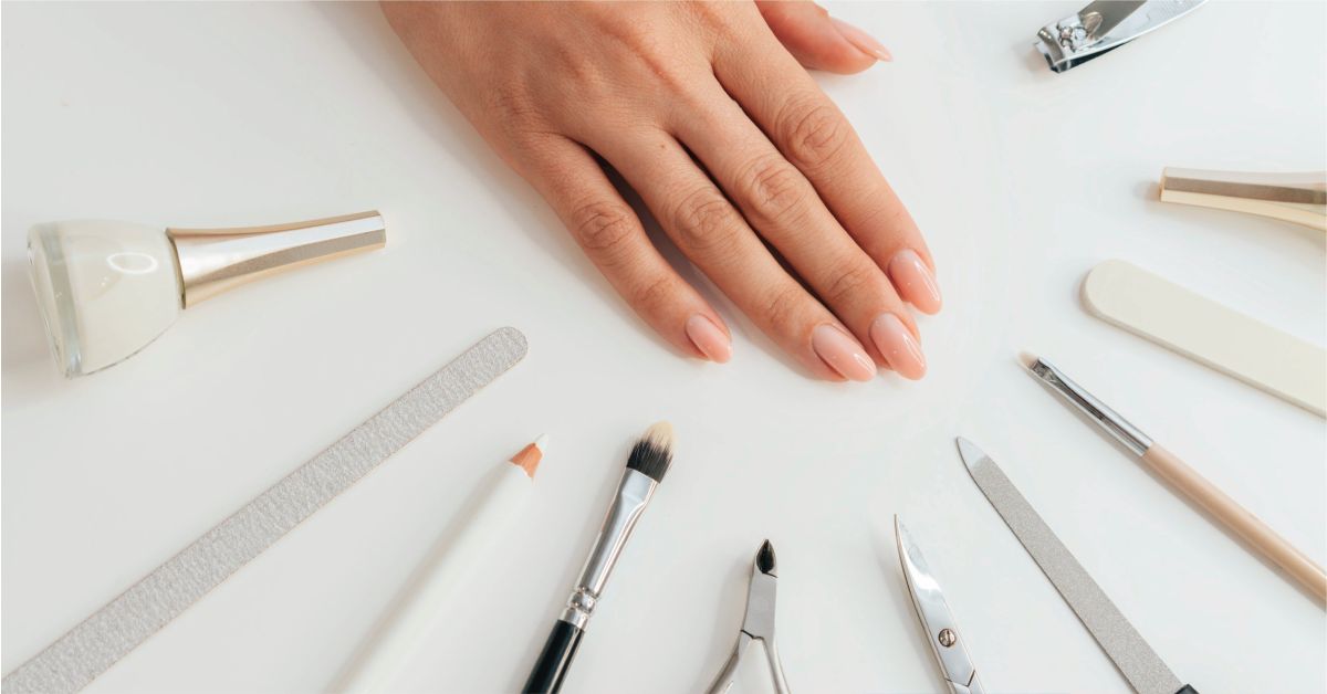 Cum să-ți îngrijești unghiile acasă – Sfaturi utile pentru manichiuri profesionale fără a merge la salon.