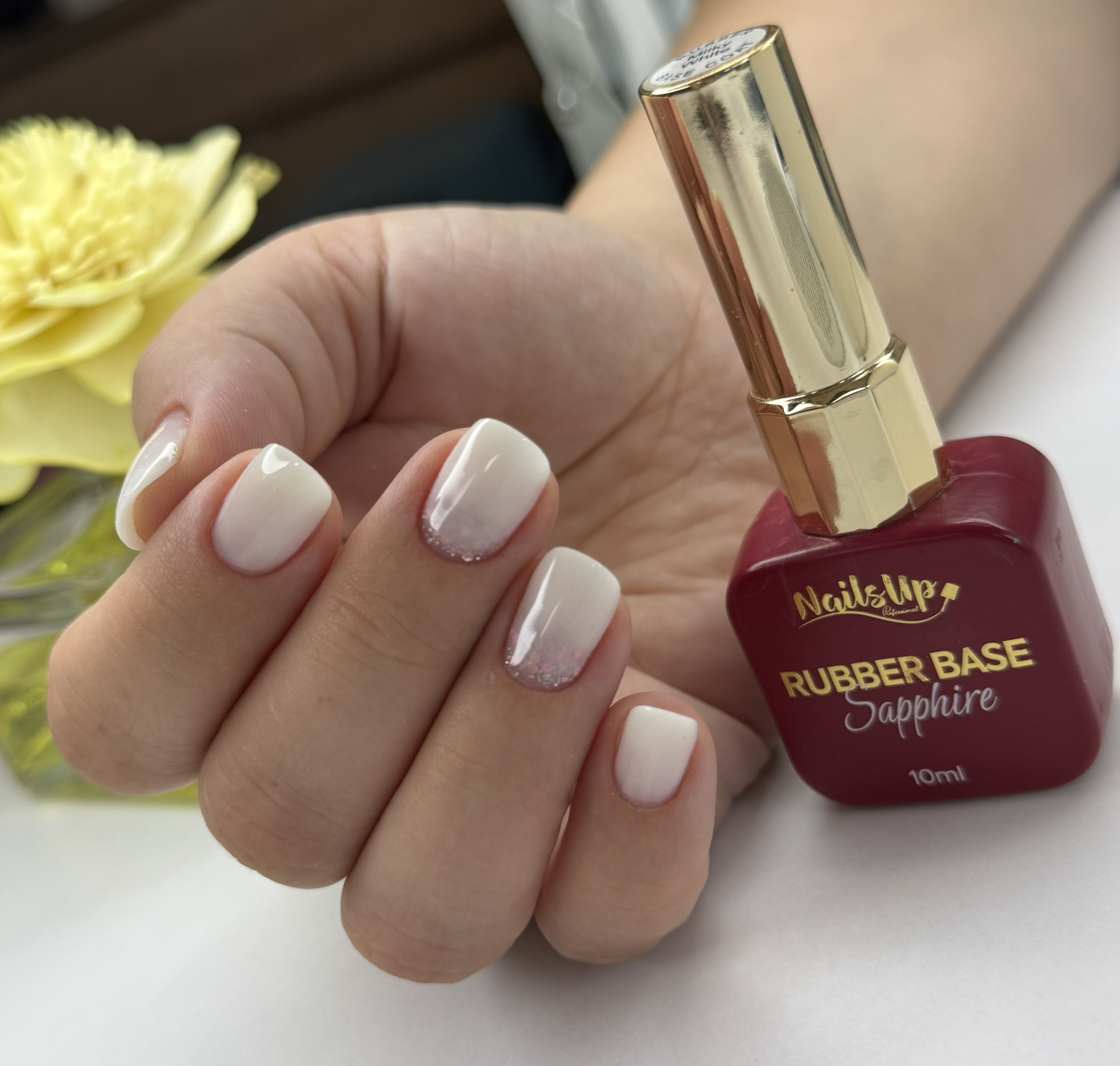 Rubber base Sapphire Milky White 10 ml | NailsUp.ro