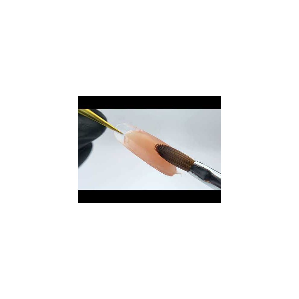 modelare polygel pe tips cu pensula pentru construcție controlată
